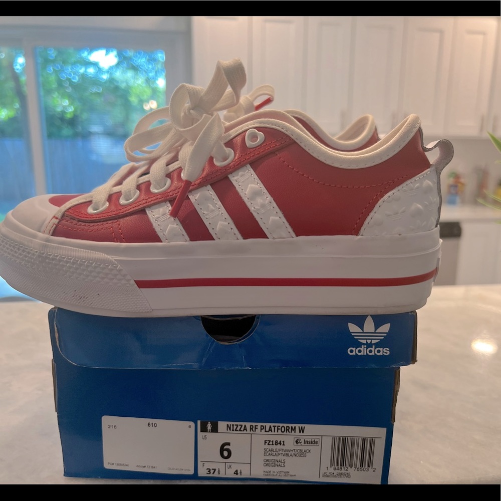 Adidas Nizza RF platform women’s size 6